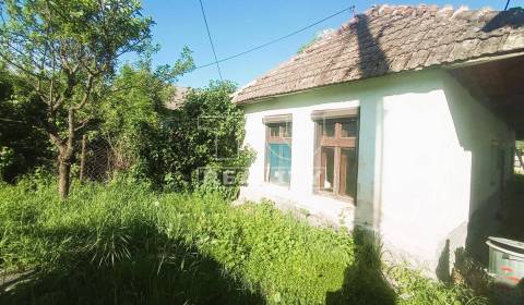 Na predaj starší rodinný dom v obci Hradište - 1772 m2