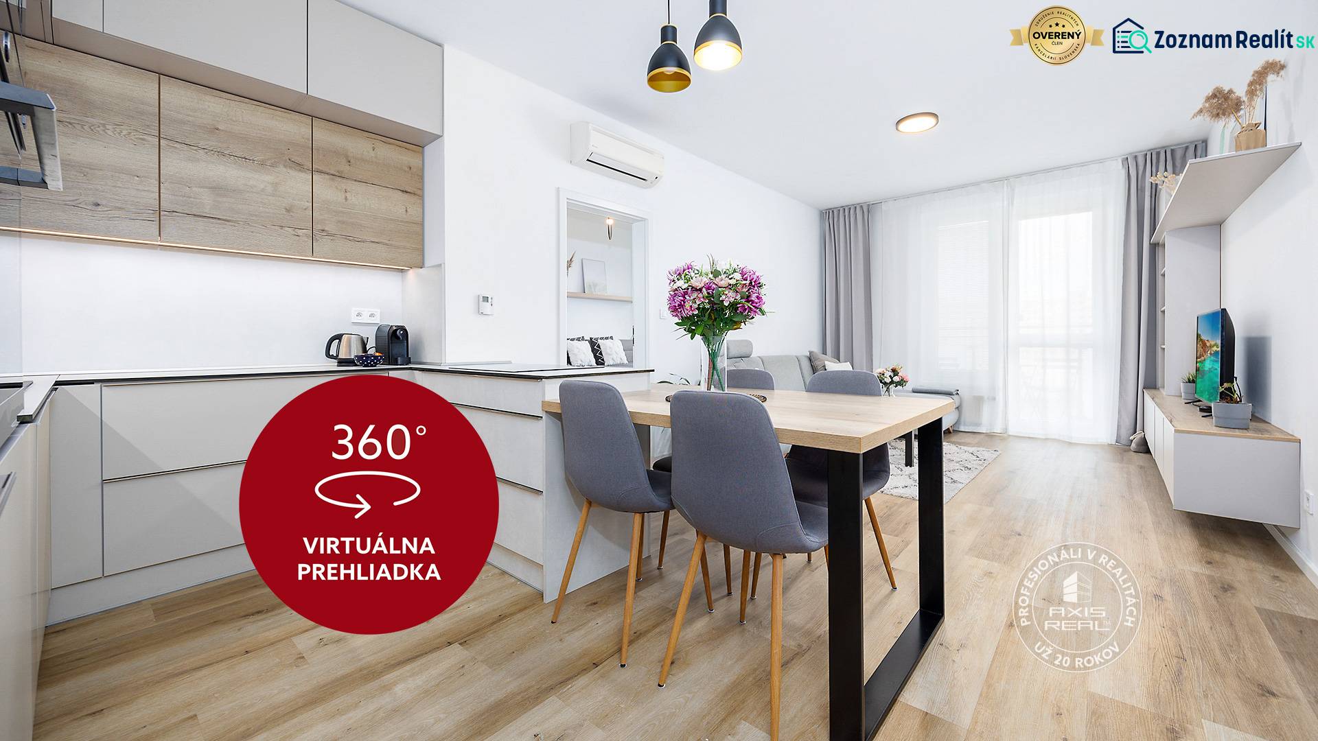 Interiér 2-pokojového bytu s kuchyňskou linkou, jídelním stolem a podlahou s dřevěným dekorem.