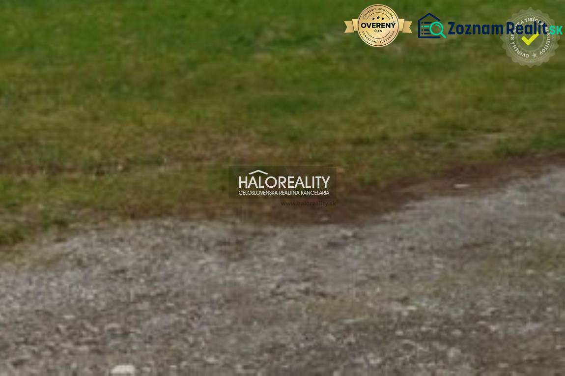 Zeleň na pozemku v Dulovej Vsi určeném k bydlení.