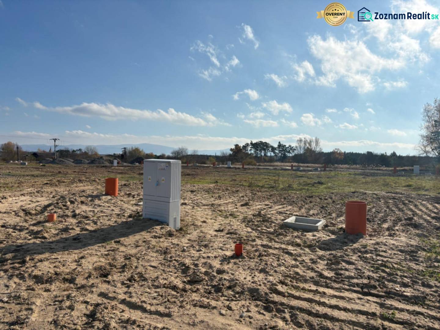 Pozemky - bydlení v Studienke na ulici Pod Borovicou s inženýrskými sítěmi.