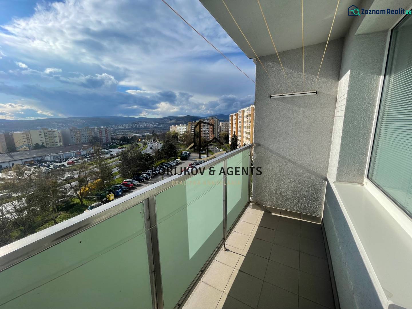 Výhled z balkonu 3pokojového bytu na Fábryho v Košicích, městská část Dargovských hrdinů.