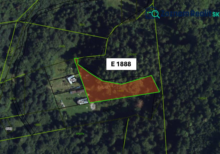 Letecký pohled na zemědělské a lesní pozemky v Malachově, s vyznačeným pozemkem E 1888.