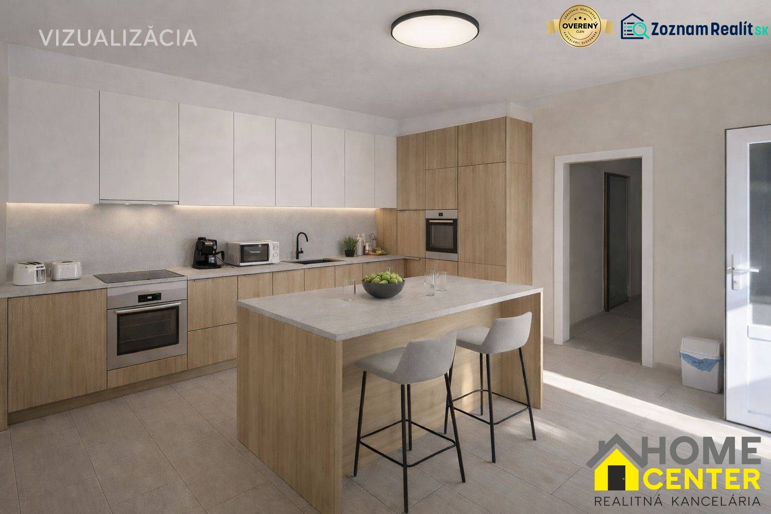 Kuchyně v rodinném domě s ostrůvkem a podlahou s dřevěným dekorem.