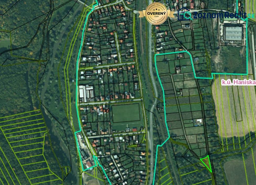 Letecký pohled na parcelaci pozemků pro bydlení v obci Haniska.