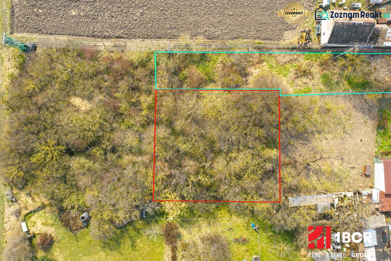 Letecký pohled na pozemky na bydlení v Malých Pakách, Velká Paka.