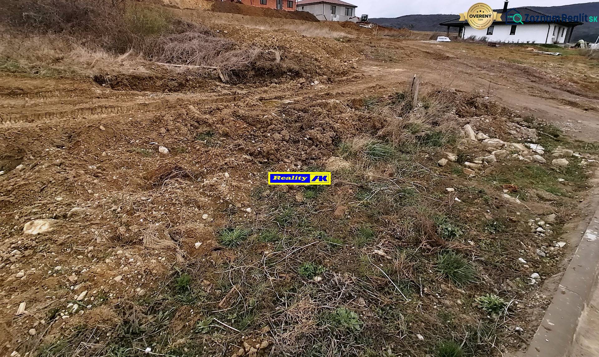 Nehodnocený pozemek pro bydlení na ulici Lubina, Nové Mesto nad Váhom, vhodný pro výstavbu.