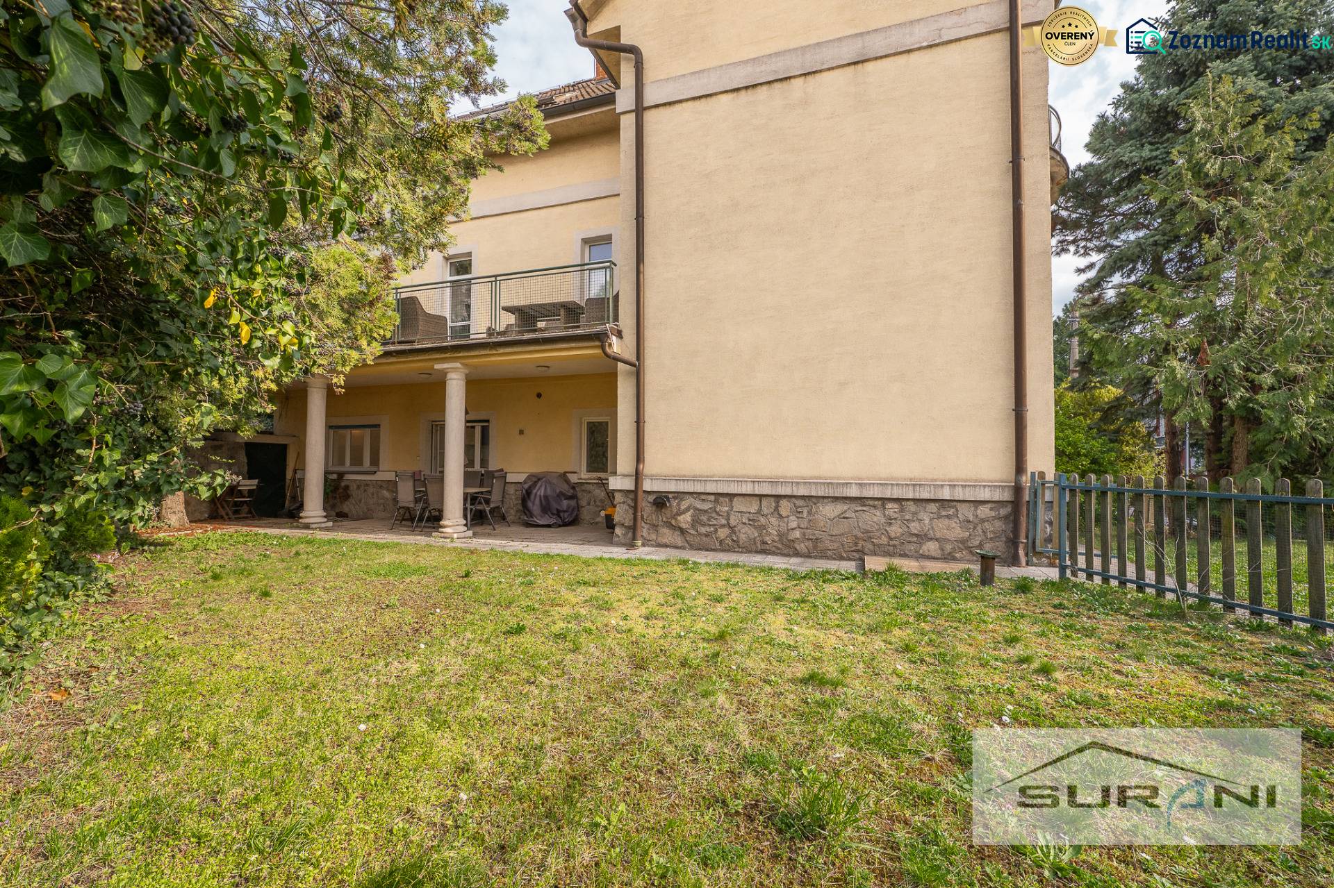 Budova s terasou a zahradou na ulici Krčméryho, Bratislava - Staré Město.