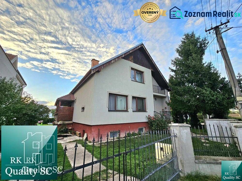 Rodinný dům na Tureni, Tureň, s plotem a zahradou, v klidné ulici.
