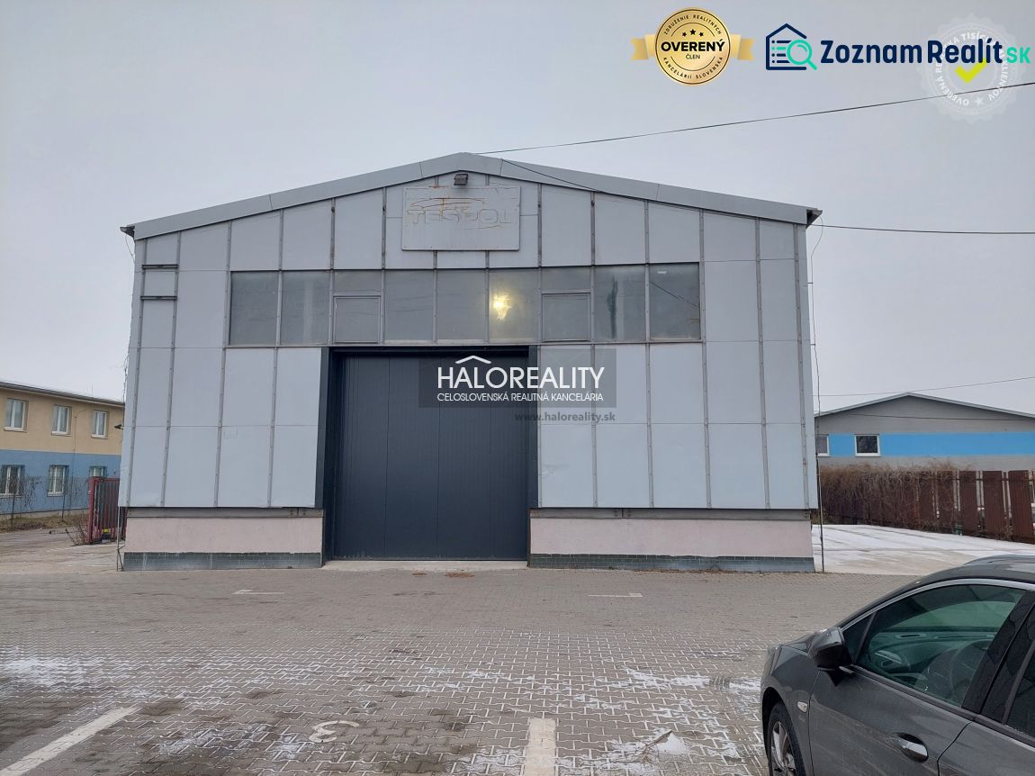 Sklady a haly KE - Džungle s parkováním na zámkové dlažbě.