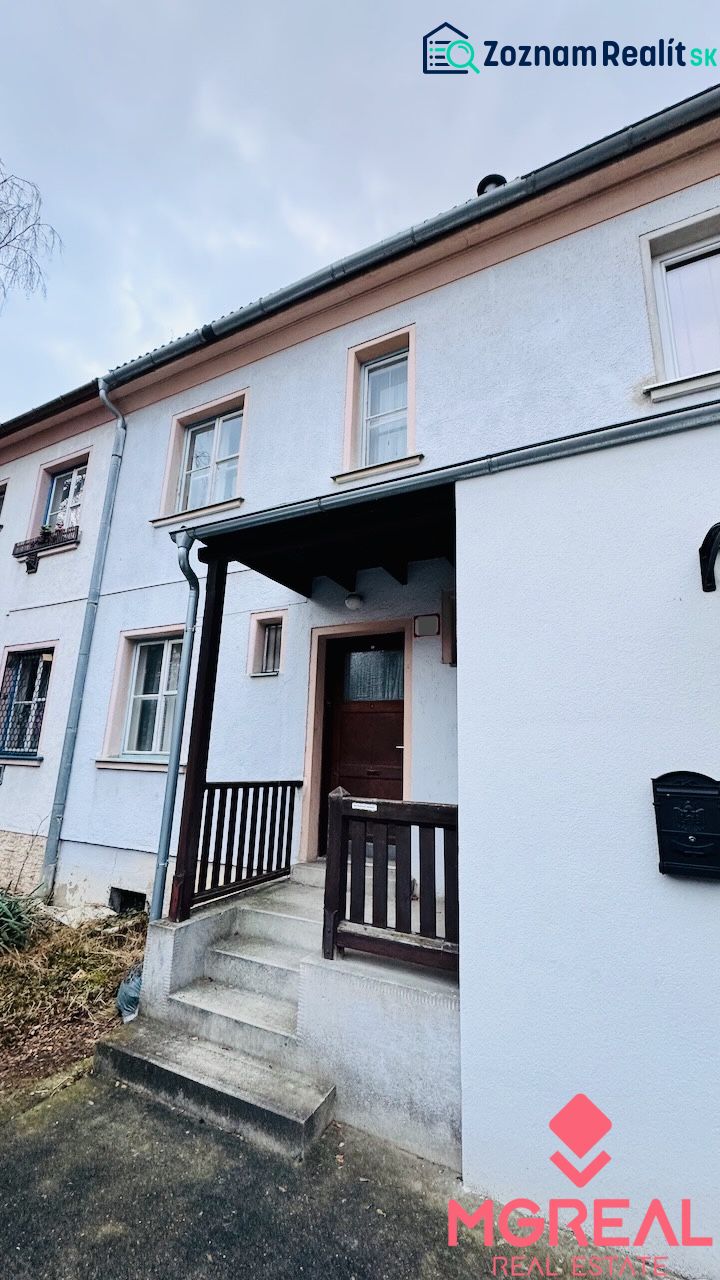 Vchod do 3-pokojového bytu na ulici Rudolfa Jašíka v Partizánskem.
