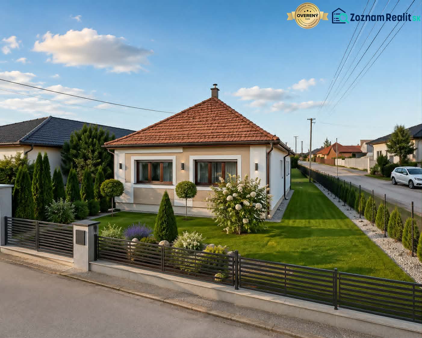 Rodinný dům na Dvorčanské ulici v Dolních Krškanech s udržovanou zahradou a altánkem.