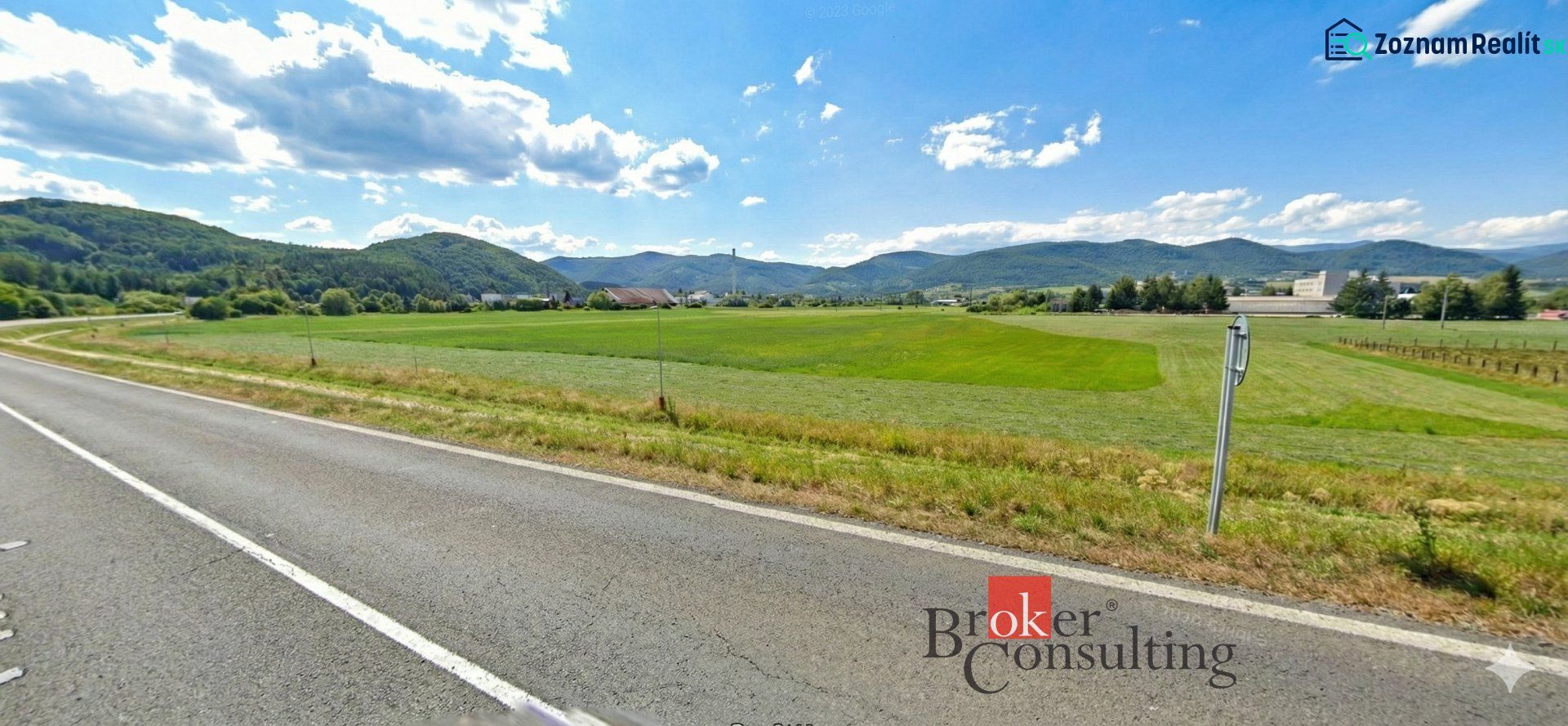 Krajina u Hliníku nad Hronom, Pozemky - komerční, se zelenými loukami a horami.
