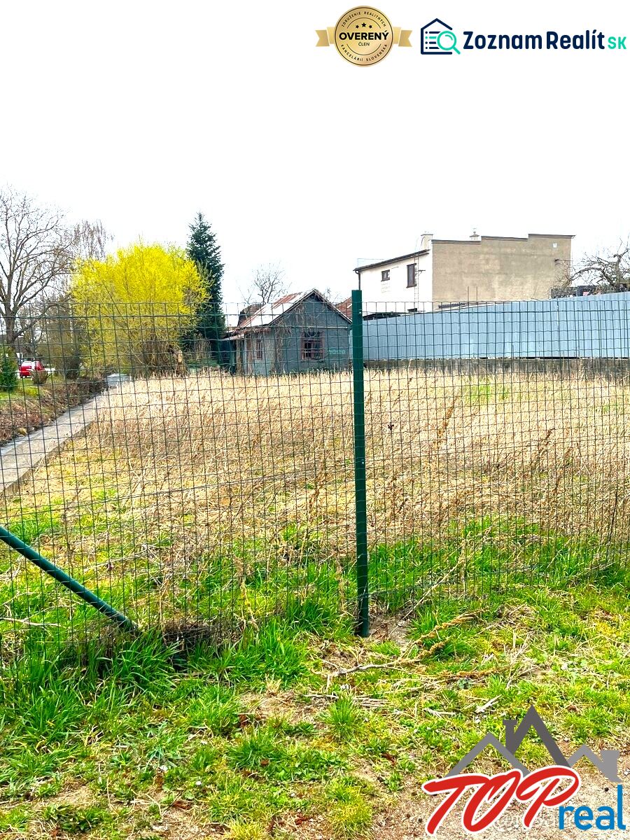 Pozemky - bydlení v Košicích - městské části Šaca na Jarkově ulici, oplocený prostor.