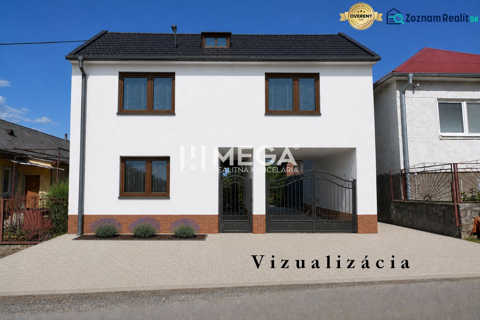 Rodinný dům v Hažíne nad Cirochou na ulici Hažín nad Cirochou s bránou na dvoře.