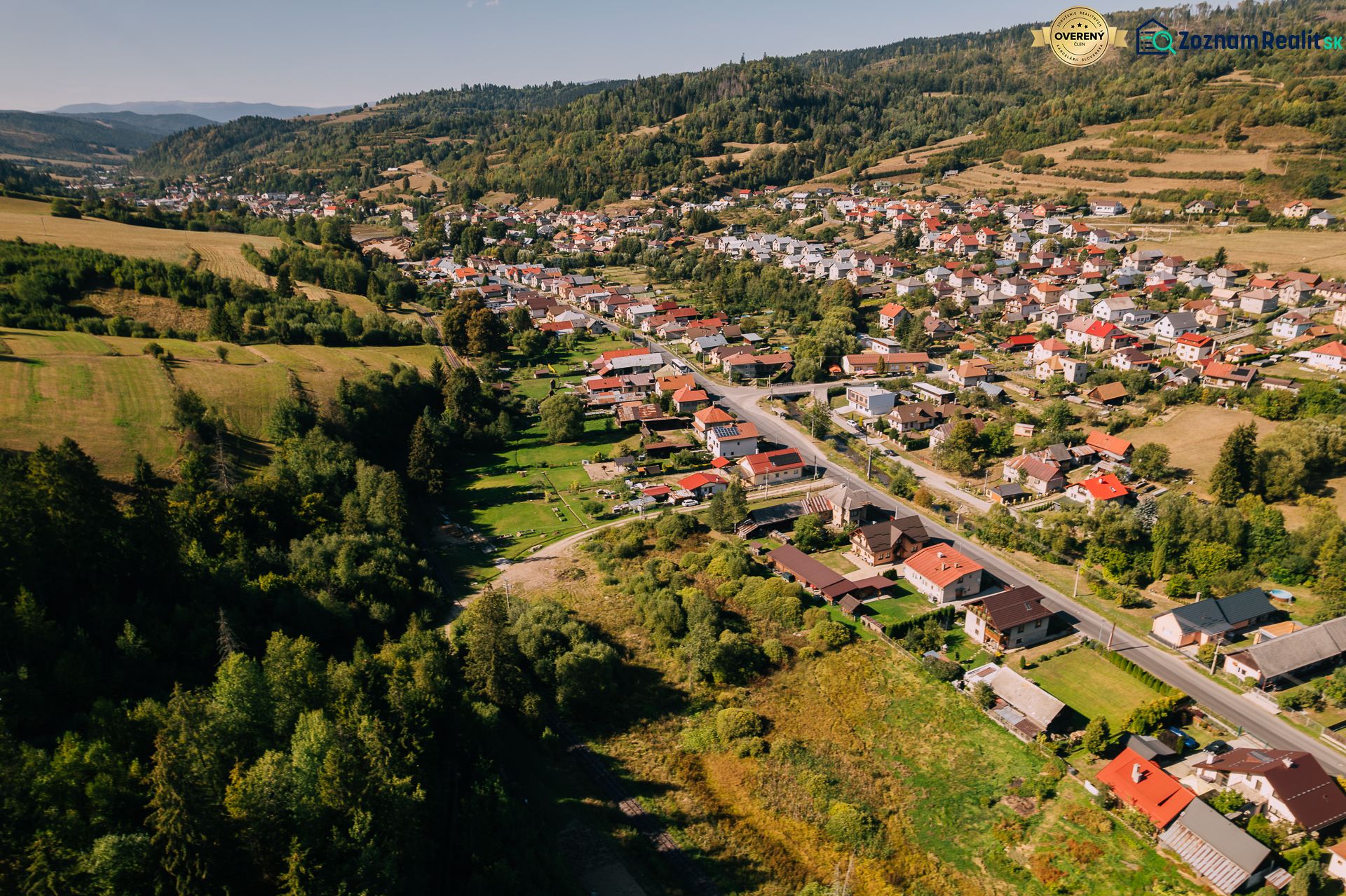 Letecký pohled na Pozemky - bydlení v Čiernom Balogu na ulici Švermova.