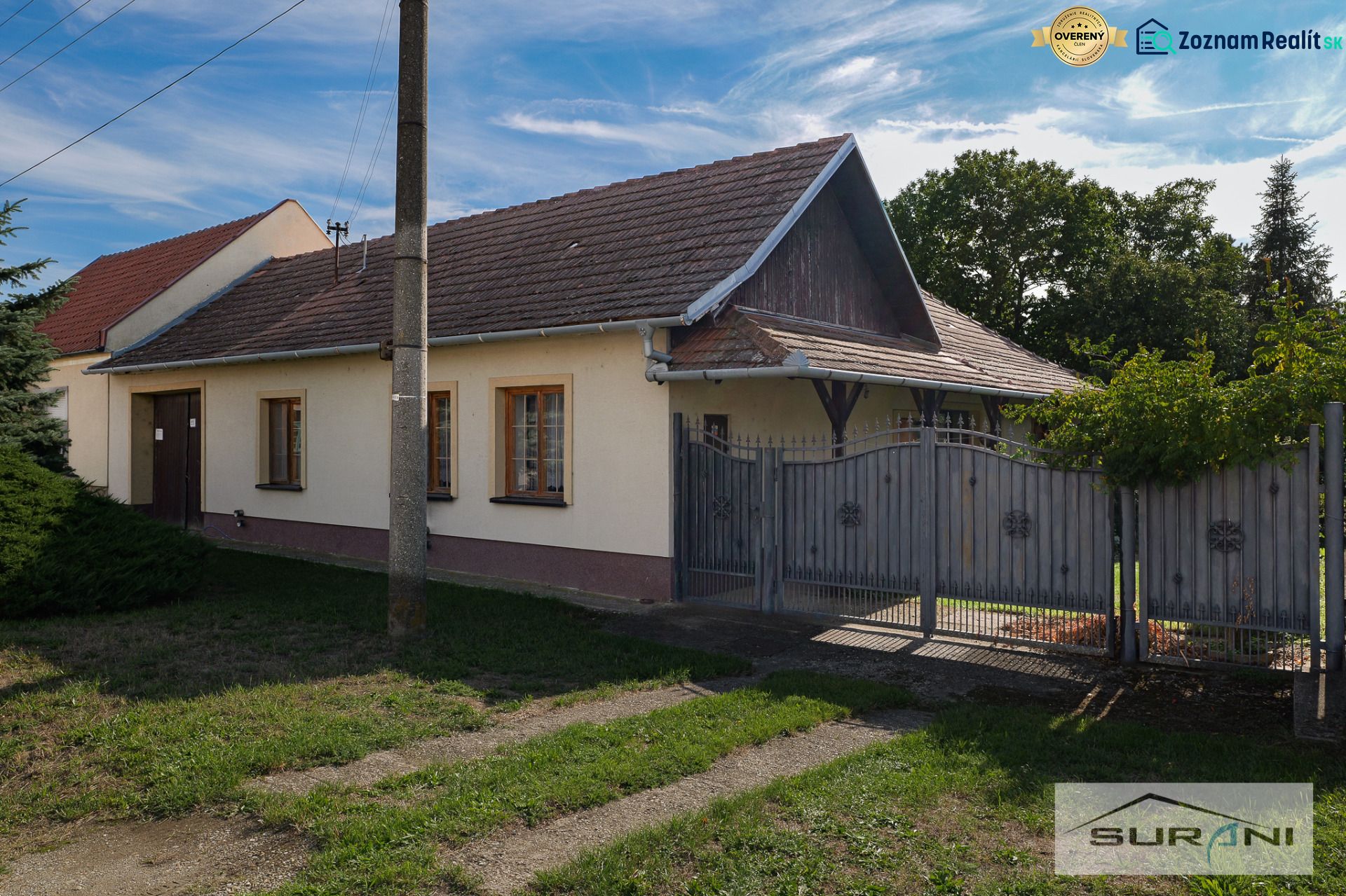 Rodinný dům na Hlavní ulici ve Štefanové, s prostorným dvorem a zahradou.