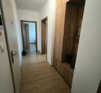 3-izbový byt s predzáhradkou a parkovaním v Kriváni  na prenájom