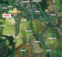 Mapa zemědělských a lesních pozemků v okolí Hanisky a Košic.