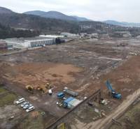 Průmyslový areál v Dubnici nad Váhom vhodný pro Pozemky - komerční, s prostornou stavební plochou.