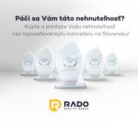 Reklama realitní kanceláře s získanými oceněními, na ulici Kubranská, Rodinný dům.