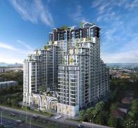 Výstavba bytů v Pattayi s výhledem na moře a moderní architekturou.