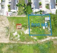 Letecký pohled na pozemek 800 m² určený k bydlení, Marianka, Na Ovsisku.