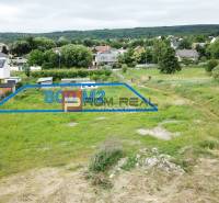 Pozemek na bydlení, 800 m2, na ulici Na Ovsisku v Mariánce, obklopený přírodou.
