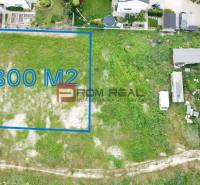 Pozemky - bydlení v Mariance na ulici Na Ovsisku, 800 m², ohraničené modrou čárou.