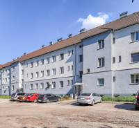Bytový dům na Staniční ulici v Trnavě nabízí parkování pro 2pokojový byt.