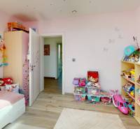 Bedroom (32)(1).jpg