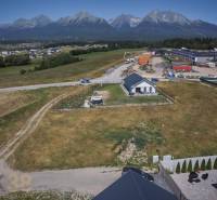 Pozemky - bydlení v Mlynici s výhledem na Vysoké Tatry, okolní stavby a přírodu.