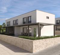 Exteriér 4-pokojového bytu v Mandre s terasou, moderní architekturou a zaparkovaným autem.