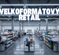 Obchodní prostory s více regály a produkty, označené jako velkoformátový retail.