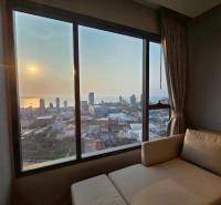 Výhled z 3pokojového bytu na západ slunce a panoráma města Pattaya.