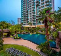 Výstavba bytů v Pattaya, s bazénem a tropickou zahradou.