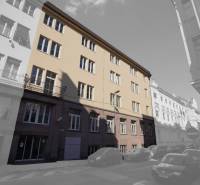 Budova na Gunduličově ulici v Bratislavě - Staré Město obklopená auty v řadové zástavbě.