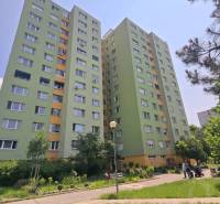 Bytový dům na Osuského ulici v městské části Bratislava - Petržalka.