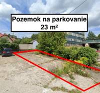 Pozemek na parkování v Handlové na Štrajkové ulici, komerční plocha 23 m².