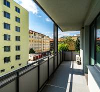 Balkon 2-pokojového bytu na Strojárenské ulici v Košicích, část Staré Město.