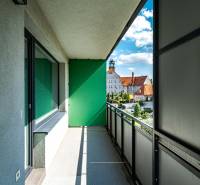 Balkon 2-pokojového bytu na Strojárenské ulici, Košice - městská část Staré Město.