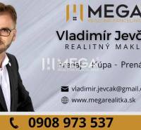 Vizitka realitního makléře, nabízející prodej, koupi a pronájem nemovitostí.