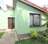 Vstupní část do rodinného domu na ulici Nové Zahrady VII, Bratislava - Ružinov.