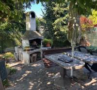 Zahradní gril s terasou v lokalitě Bratislava – Vrakuňa, Brezová, vhodný pro Pozemky – bydlení.