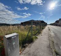 Pozemek na Tokajské ulici v městské části Krásná v Košicích.