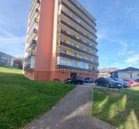 Bytový dům v Tvrdošíně na ulici Medvedzie nabízí 3pokojové byty s parkováním.