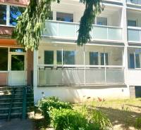 Bytový dům na Kapitána Nálepky, Košice - městská část Staré Město, s balkony a zahradou.