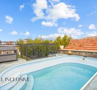 Bazén na terase rodinného domu na Kúpeľnej ulici v Dunajskej Stredě.