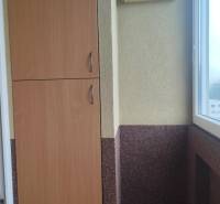 Lodžie v 3-pokojovém bytě se skříňkou a dlažbou, Čadca, Okružní ulice.