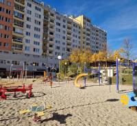 Dětské hřiště s prolézačkami na Pribišově ulici v Bratislavě - Dlhé diely.