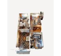 3-pokojový byt s podlahou s dřevěným dekorem, zařízení pokojů v příjemném stylu.